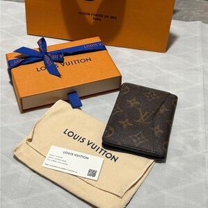 Authentic Louis Vuitton Pocket Organizer in Monogram. Priced to Sell ASAP!
